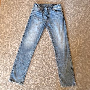 American Eagle mens jeans size 30X32. Light wash and barely worn.